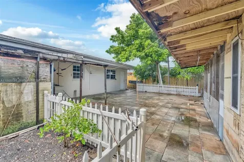 2041 Wellington Road West Palm Beach FL 33409