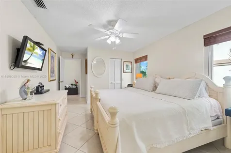 805 Lake Boulevard Weston FL 33326