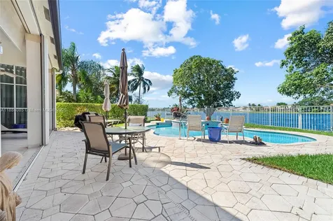 805 Lake Boulevard Weston FL 33326