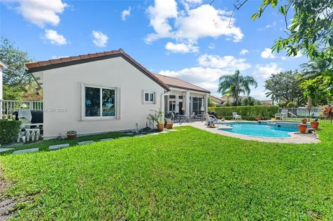 805 Lake Boulevard Weston FL 33326