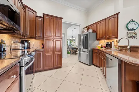 805 Lake Boulevard Weston FL 33326