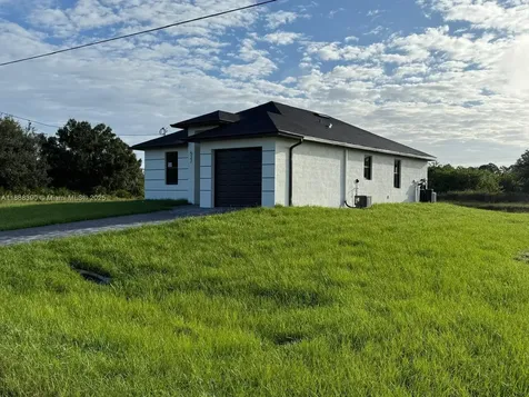 537 Hawthrone Avenue S Lehigh Acres FL 33974
