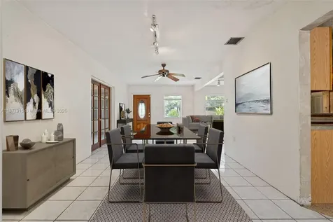 7862 SW 67th Avenue South Miami FL 33143