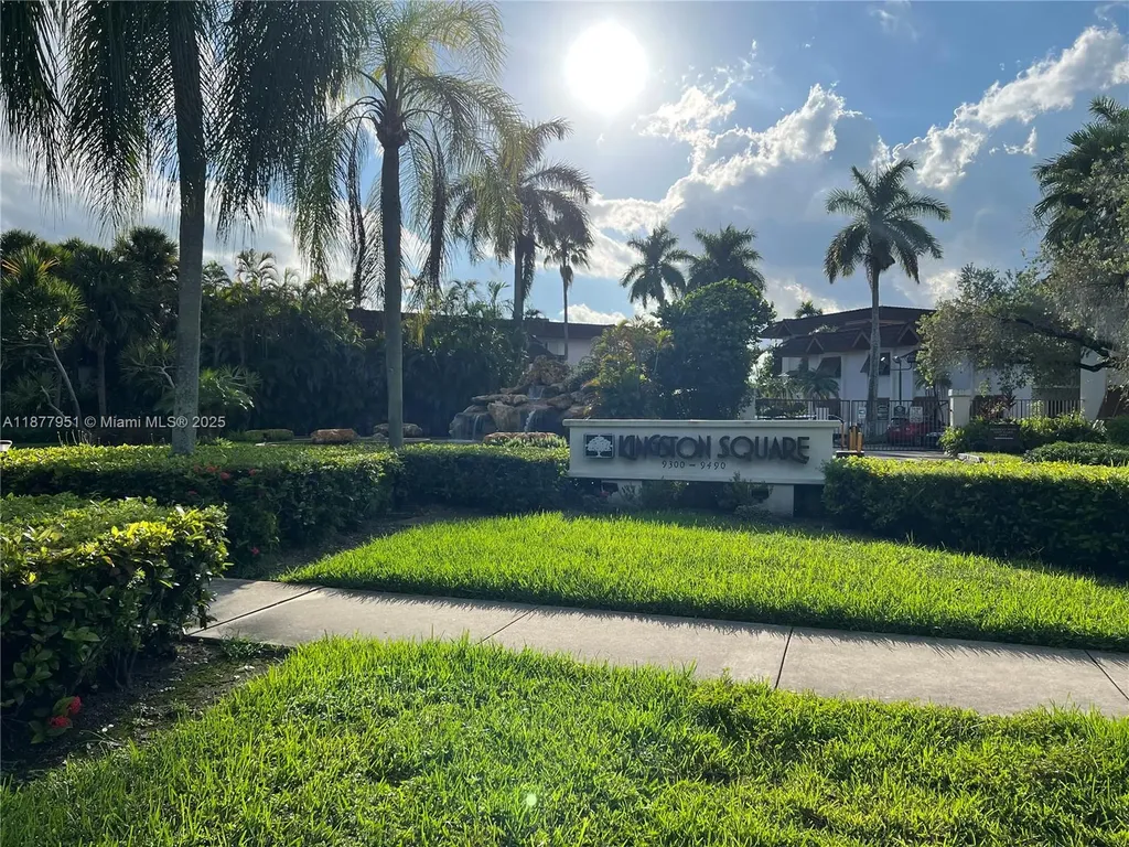 9472 SW 77th Avenue Miami FL 33156