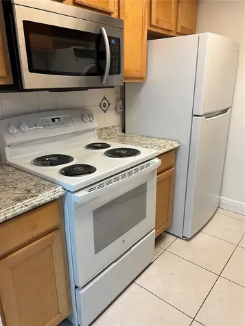 9472 SW 77th Avenue Miami FL 33156