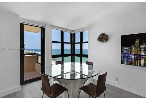 2555 Collins Avenue Miami Beach FL 33140
