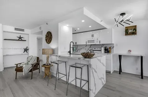 2555 Collins Avenue Miami Beach FL 33140