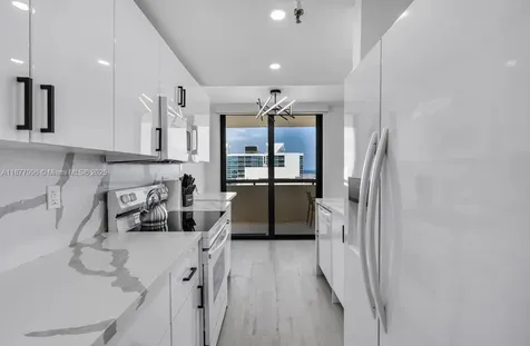 2555 Collins Avenue Miami Beach FL 33140