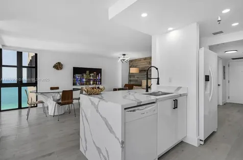 2555 Collins Avenue Miami Beach FL 33140