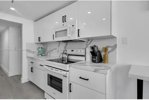 2555 Collins Avenue Miami Beach FL 33140