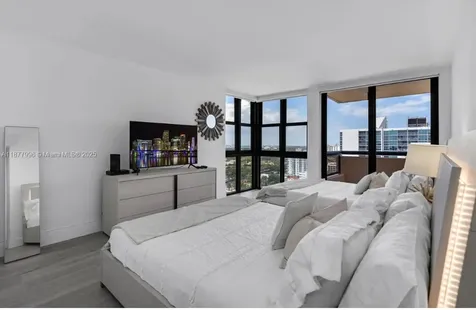 2555 Collins Avenue Miami Beach FL 33140