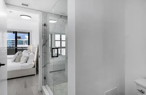 2555 Collins Avenue Miami Beach FL 33140