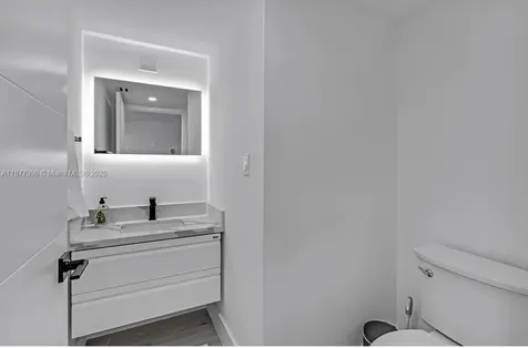 2555 Collins Avenue Miami Beach FL 33140
