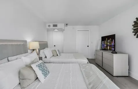 2555 Collins Avenue Miami Beach FL 33140