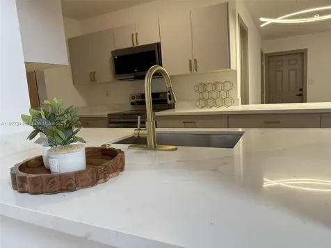 7221 Freedom Street Hollywood FL 33024
