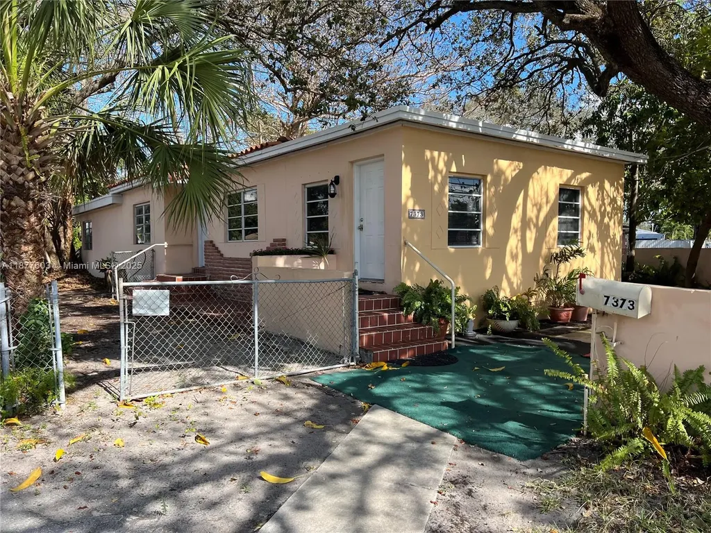 7373 SW 6th Street Miami FL 33144