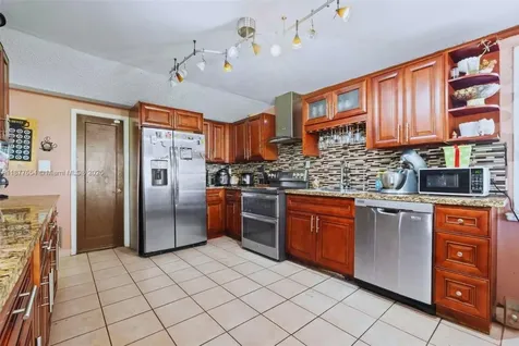 8571 SW 30th Street Miami FL 33155