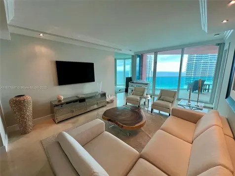 300 S Pointe Drive Miami Beach FL 33139