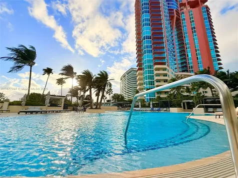 300 S Pointe Drive Miami Beach FL 33139
