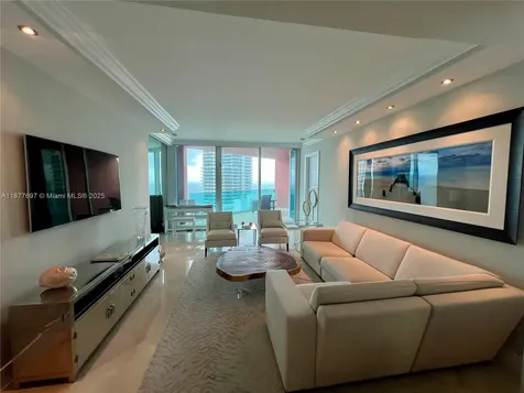 300 S Pointe Drive Miami Beach FL 33139