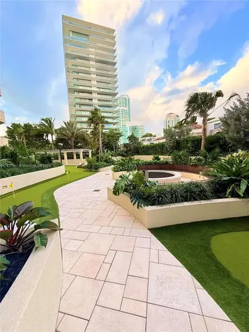 300 S Pointe Drive Miami Beach FL 33139