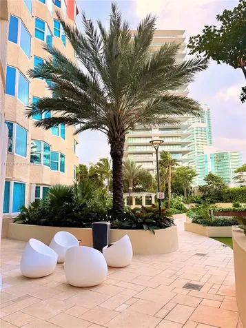 300 S Pointe Drive Miami Beach FL 33139