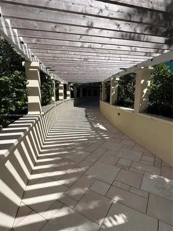 300 S Pointe Drive Miami Beach FL 33139