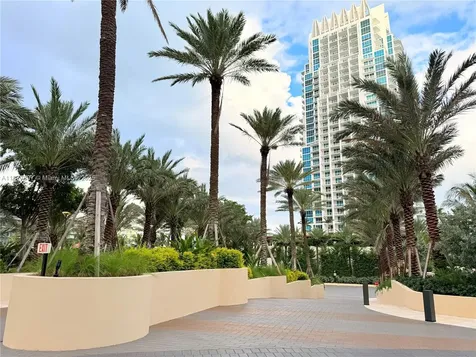 300 S Pointe Drive Miami Beach FL 33139
