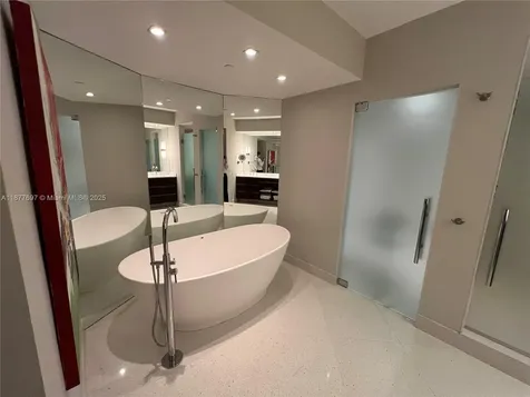300 S Pointe Drive Miami Beach FL 33139
