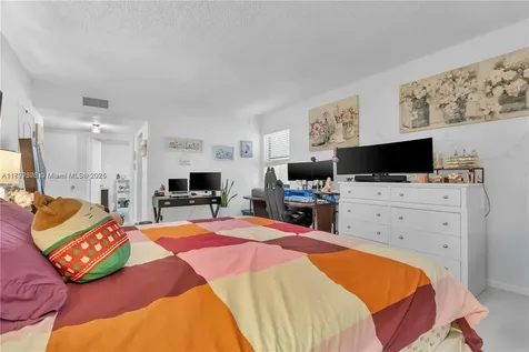 491 Ives Dairy Road Miami FL 33179