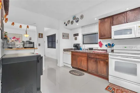 491 Ives Dairy Road Miami FL 33179
