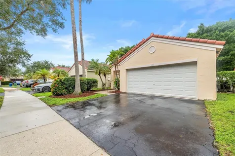882 San Remo Drive Weston FL 33326