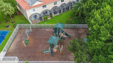 882 San Remo Drive Weston FL 33326