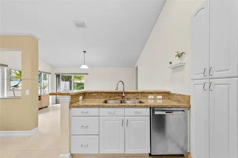 882 San Remo Drive Weston FL 33326