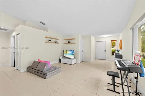 882 San Remo Drive Weston FL 33326