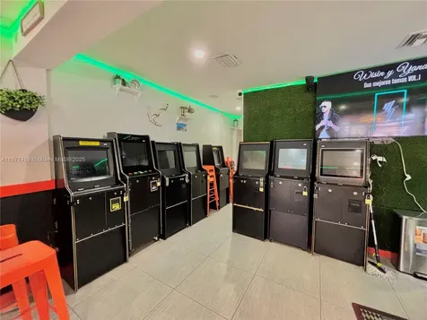 Cafeteria / Bar For Sale By The Palmetto Miami FL 33155