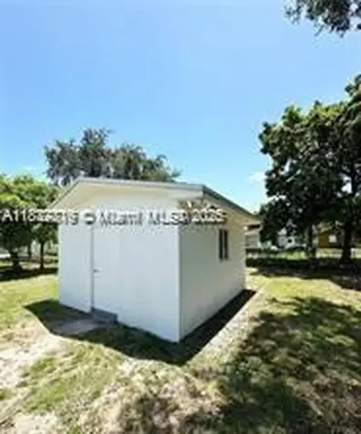 2740 NW 49th Street Miami FL 33142
