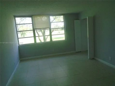7051 Environ Bl Lauderhill FL 33319