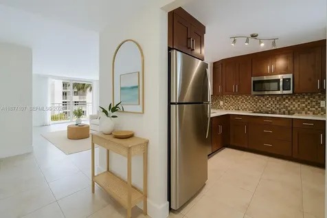 1665 Bay Road Miami Beach FL 33139