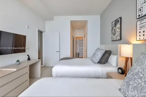 4111 S Ocean Drive Hollywood FL 33019