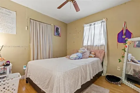3311 SW 36th Court West Park FL 33023