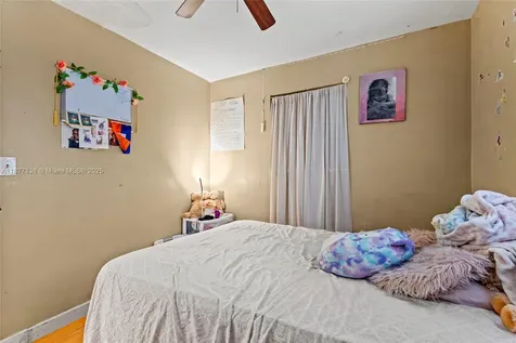 3311 SW 36th Court West Park FL 33023