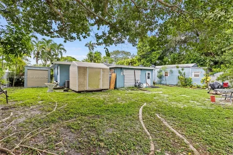 3311 SW 36th Court West Park FL 33023