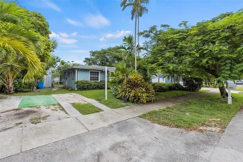 3311 SW 36th Court West Park FL 33023