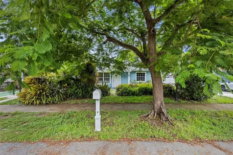 3311 SW 36th Court West Park FL 33023