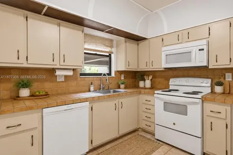 481 Ives Dairy Road Miami FL 33179