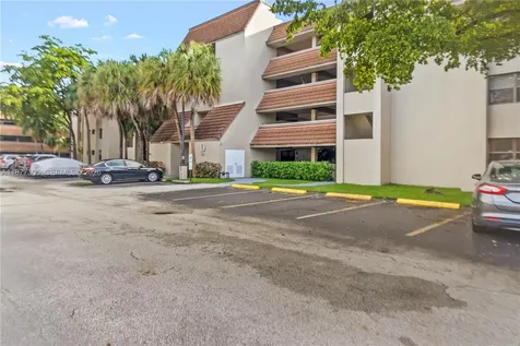 481 Ives Dairy Road Miami FL 33179