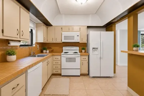 481 Ives Dairy Road Miami FL 33179