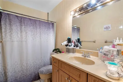 9264 SW 21st Terrace Miami FL 33165
