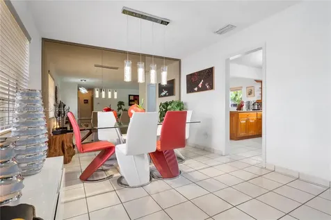 9264 SW 21st Terrace Miami FL 33165